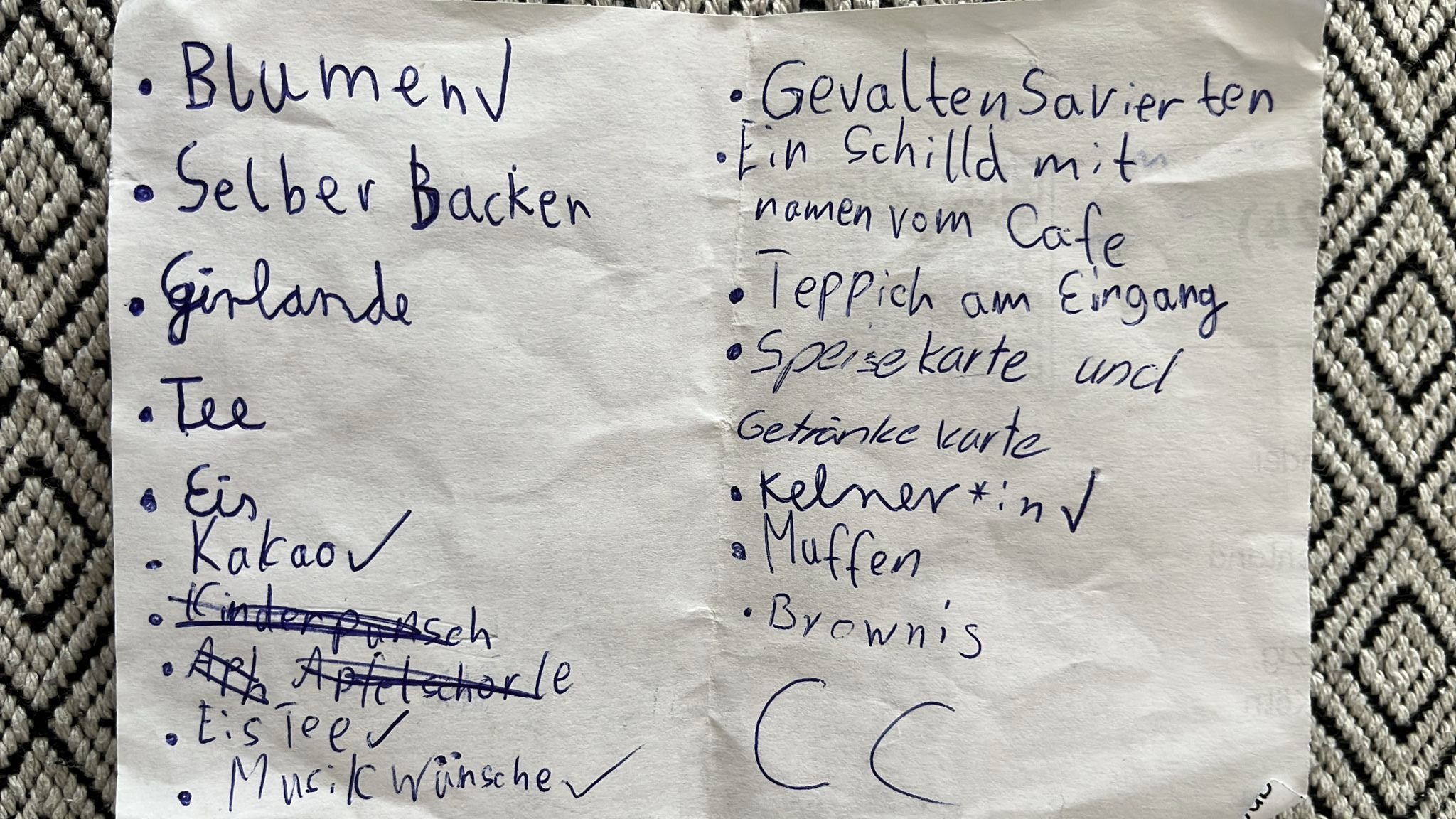 Und nach dem Spielen treffen wir uns im Kinderkaffee, ok? Die letzte Woche der Ferienbetreuung…